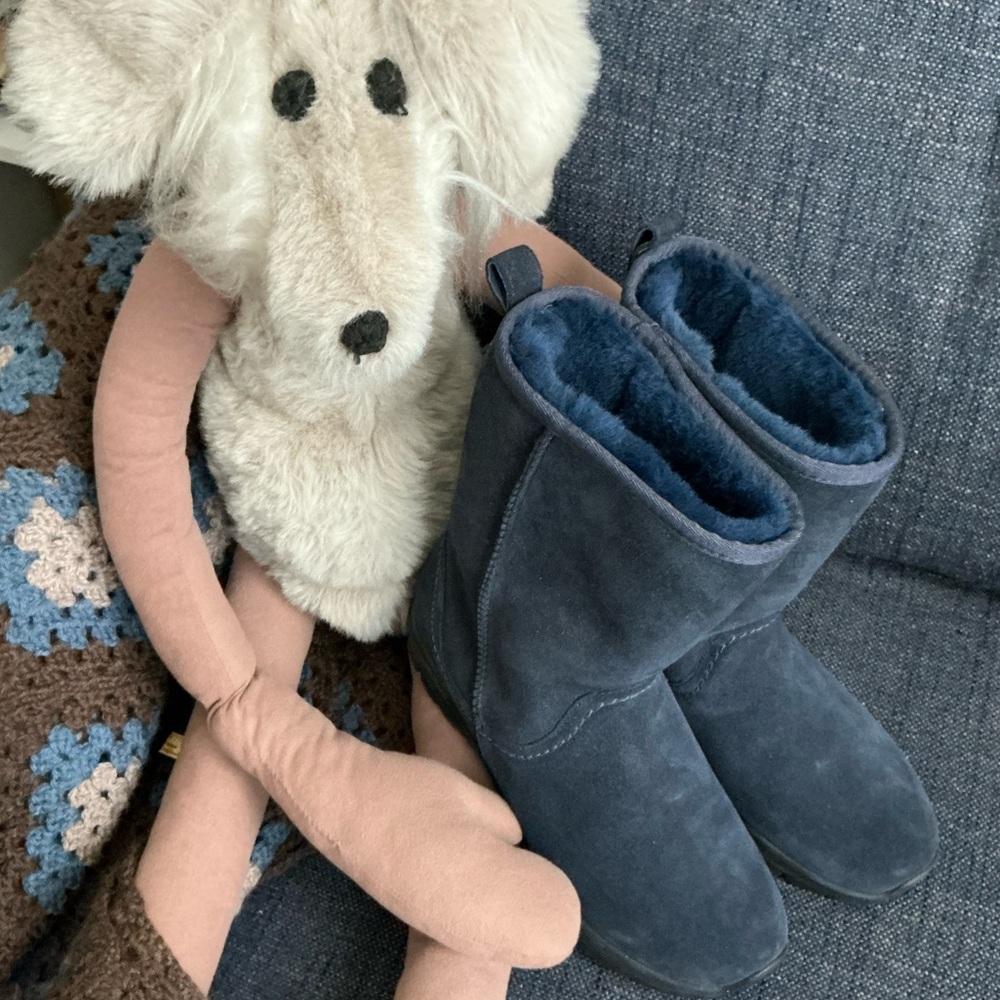 ABEO Sheepskin Navy Boots, size 9